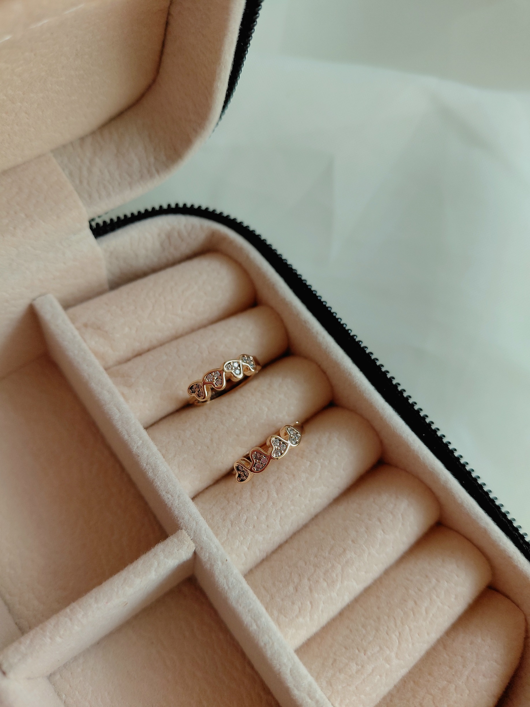 گوشواره حلقه ای مینیمال نگین دار
