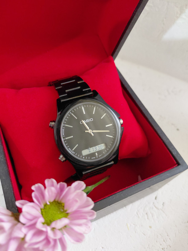 ساعت مردانه کاسیو پمپی رنگ سفید و مشکی بدنه استیل